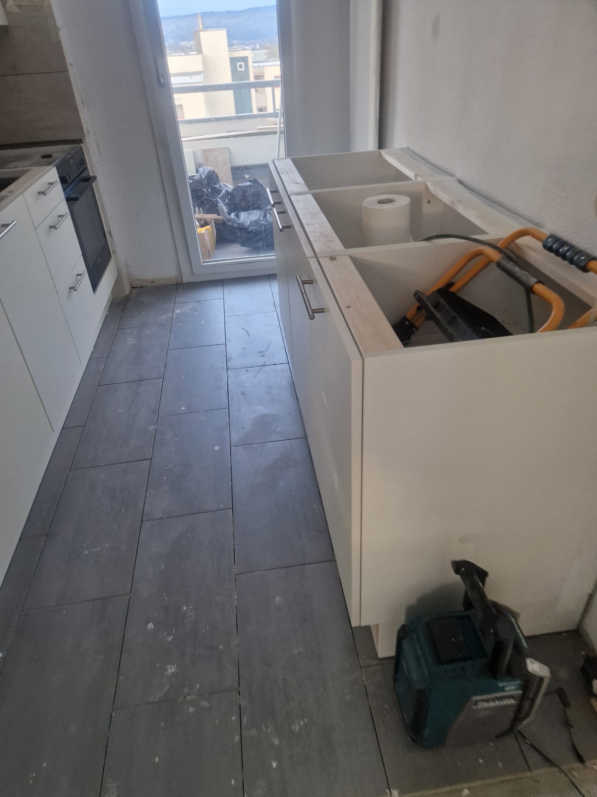 Montage der neuen Küchenzeile