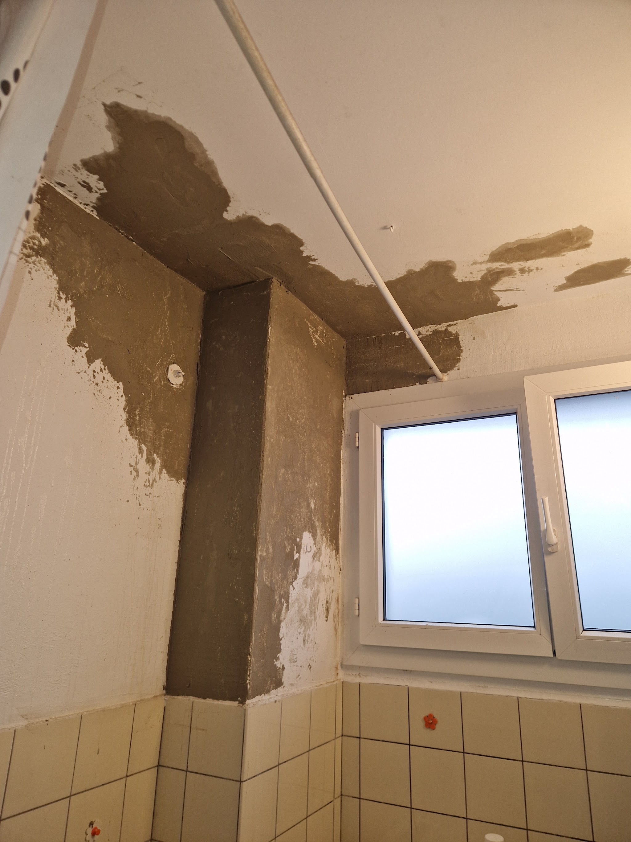 Ausbesserung eines Wasserschadens an der Decke